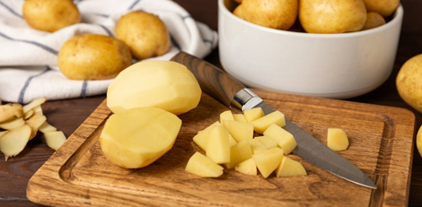We must avoid eating these foods with potatoes as they create health issues in us!!