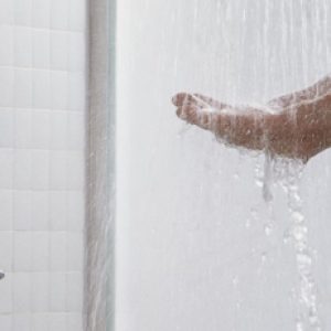Know about these every day shower mistakes that could turn your skin dry and flaky etc!!