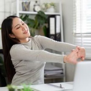 Stretches You Can Do at Work to Reduce Pain and Stay Comfortable